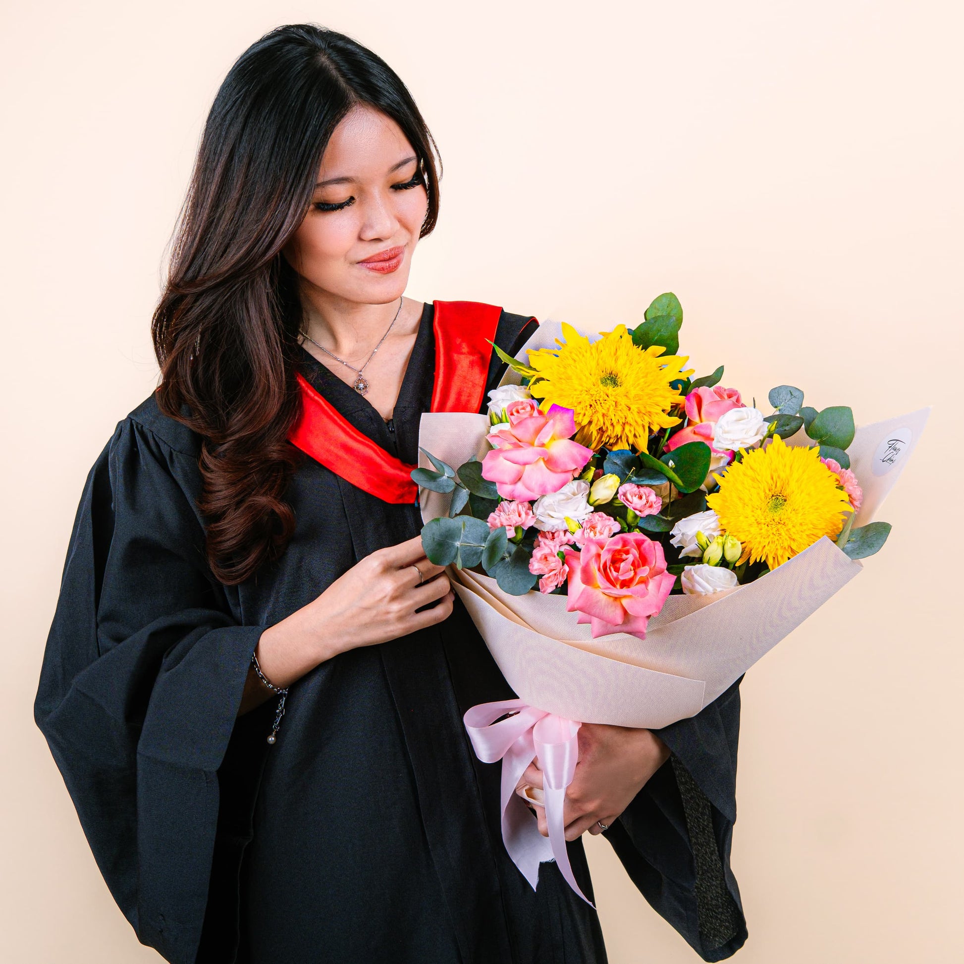 bundles_graduation Hugs & Kisses Sunflower Bouquet
