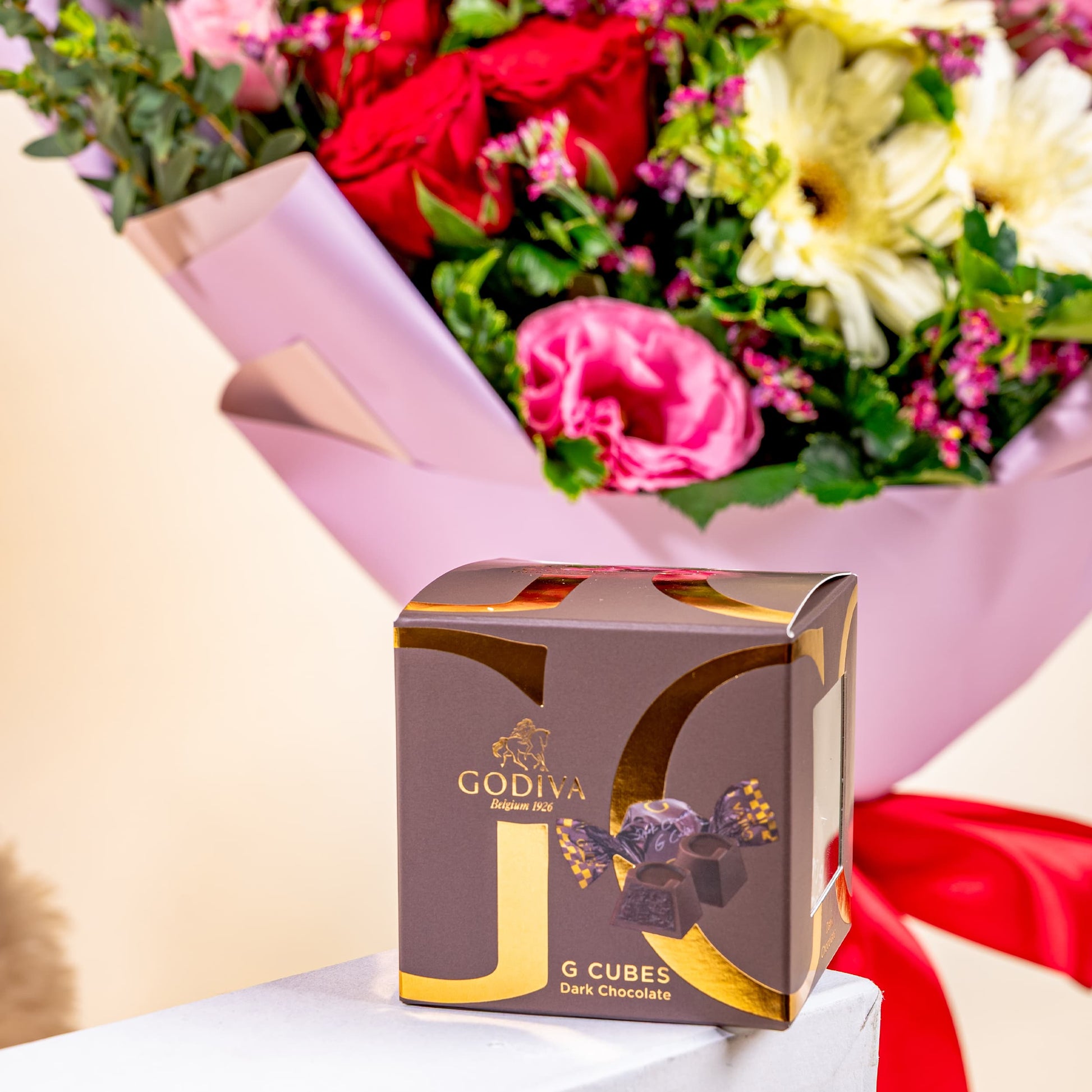 bundle_bouquet_chocolate_balloon Wonderful Birthday Gift Set
